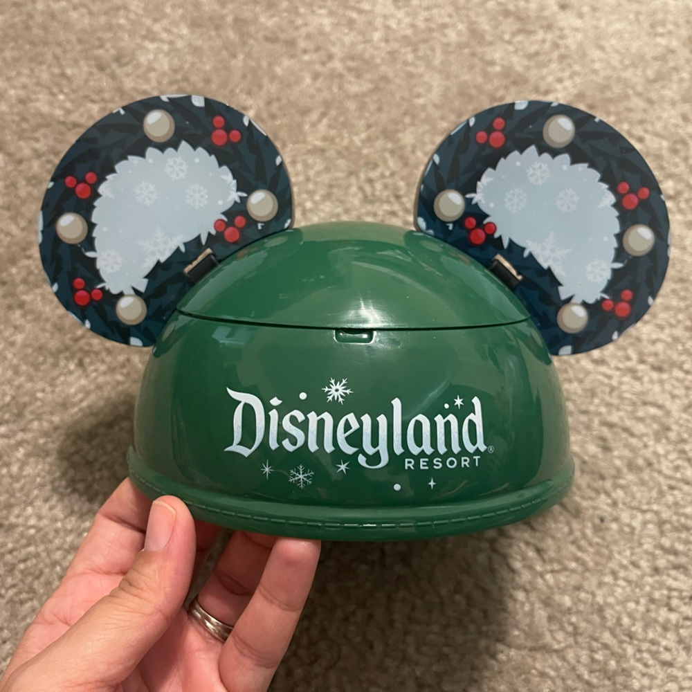 Disneyland 2022 Christmas Wreath Ears Hat Ice Cream Sundae Disney Holiday Bowl